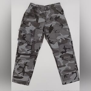 Patagonia Grey Camo Lightweight Cargo Pants (Size Small)